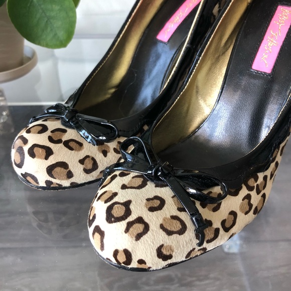 BETSEY JOHNSON | Bow Tie Leopard Print Wedge Shoes - Picture 7 of 9